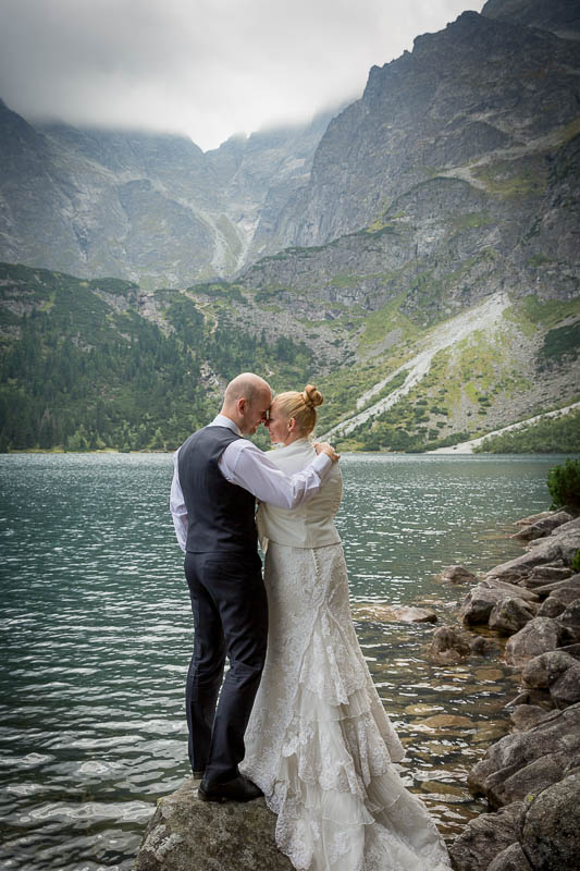 plener ślubny w górach nad Morskim Okiem