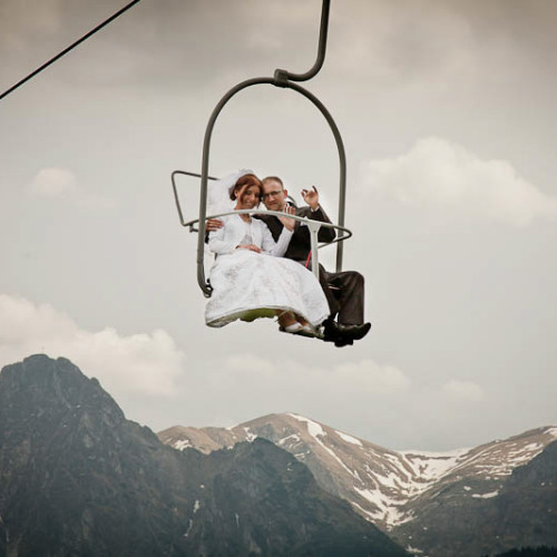 sesja ślubna na wyciągu narciarskim