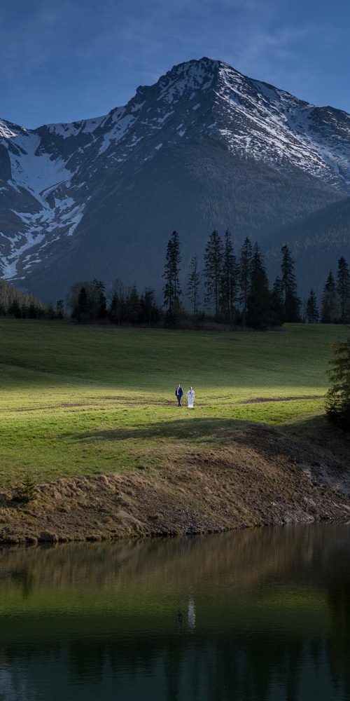 sesja ślubna w górach nad stawem