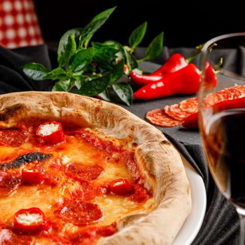 Pizza fotografia kulinarna stylizowana